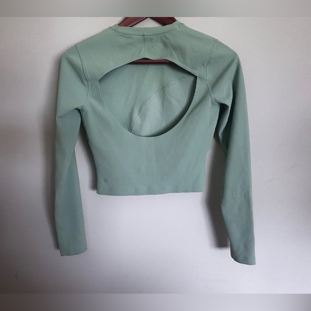 Lululemon Ribbed Open-Back Yoga Long
Sleeve Shirt Creamy Mint size: 6 - Picture 6 of 7